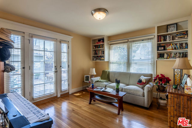 880 WELLESLEY Avenue, Los Angeles CA: https://media.crmls.org/mediaz/8a181765-d18b-483d-983f-9ecfda208912.jpg