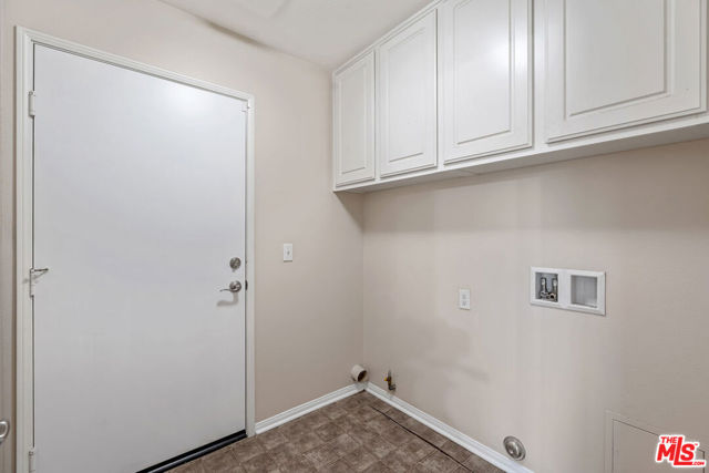 17794 Cabazon Road, Apple Valley CA: https://media.crmls.org/mediaz/8a18daf4-0944-48a4-9dc9-5ebf25740b3a.jpg