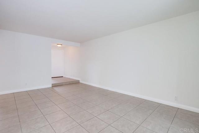 8037 Caminito Mallorca, La Jolla CA: https://media.crmls.org/mediaz/8a1907d5-dcb5-43aa-a9a9-a39c0a018df4.jpg