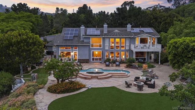 521 Latigo Row, Encinitas CA: https://media.crmls.org/mediaz/8a191232-6e2a-4dd9-bb9b-e92d37978f26.jpg
