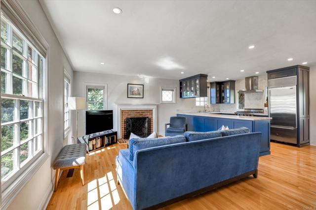 Detail Gallery Image 3 of 42 For 1818 Sunset Blvd, –,  CA 92103 - 2 Beds | 2 Baths