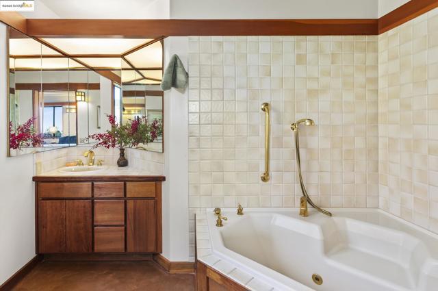 25 Dartmouth Dr, Berkeley CA: https://media.crmls.org/mediaz/8a198c80-f0bf-4c87-a93b-117445c5b9b0.jpg