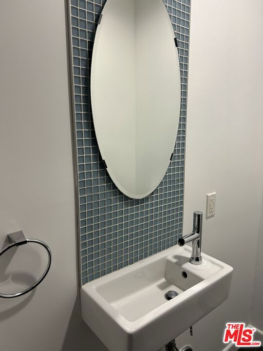 2917 Urban Avenue, Santa Monica CA: https://media.crmls.org/mediaz/8a1a5354-c0c4-4e9a-b2c2-a30943fecefc.jpg