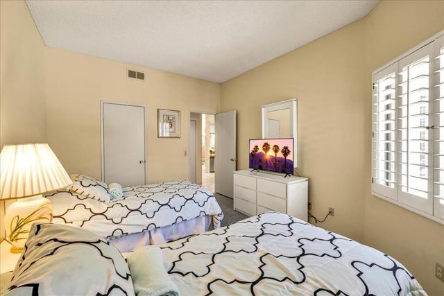 Image 20 of 60 For 54409 Oakhill