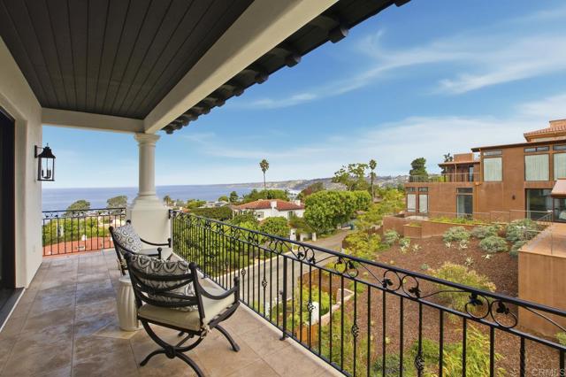 1745 Amalfi Street, La Jolla CA: https://media.crmls.org/mediaz/8a1adb6e-2e2d-47be-95c3-0df9b6aa398c.jpg