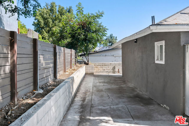5375 Raphael Street, Los Angeles CA: https://media.crmls.org/mediaz/8a1b0153-c158-4648-afe5-1d0569be5f35.jpg