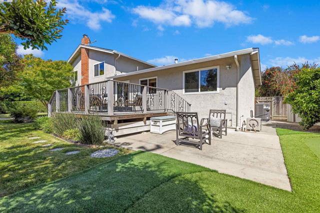 2632 Campeche Ct, San Ramon CA: https://media.crmls.org/mediaz/8a1b29a0-f6e4-499a-8c6e-2bc2fc975d7e.jpg