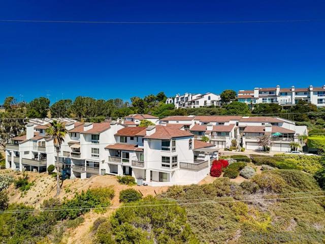 1366 Camino Lujan, San Diego CA: https://media.crmls.org/mediaz/8a1b2cf2-cdd5-4e7d-8866-d2773e3bb853.jpg