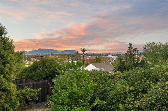 1901 Chestnut Street, Redding CA: https://media.crmls.org/mediaz/8a1b4257-adfe-4d6b-98ea-72a1a7421803.jpg