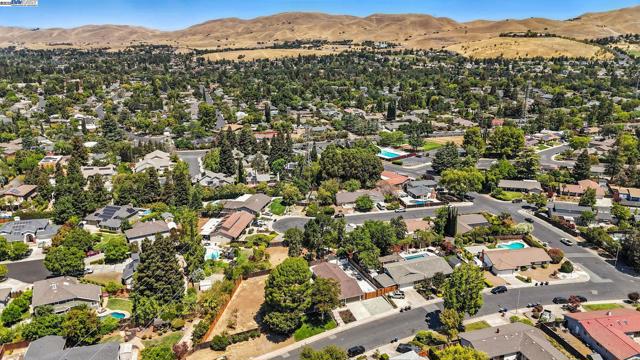 5701 Lewis Way, Concord CA: https://media.crmls.org/mediaz/8a1bb586-61c3-4e2a-a500-3b0a2e220e4d.jpg