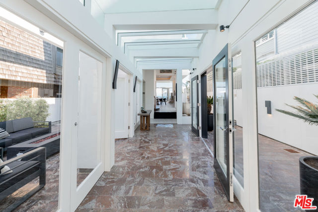 23754 MALIBU Road, Malibu CA: https://media.crmls.org/mediaz/8a1bf4cf-8957-413a-ac94-e700e53cdde2.jpg