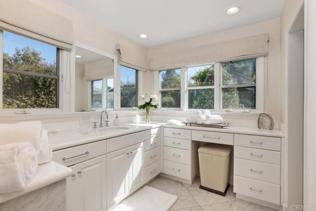 5499 Avenida Maravillas, Rancho Santa Fe CA: https://media.crmls.org/mediaz/8a1c4634-ed63-443f-b9c2-60ea16c76b92.jpg