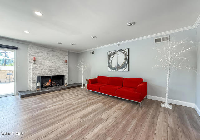 23225 Cass Avenue, Woodland Hills CA: https://media.crmls.org/mediaz/8a1c950d-f2f1-481d-b762-1270e1c99dc6.jpg