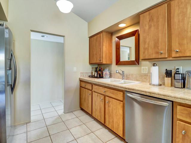 2371 Via Sonoma, Palm Springs CA: https://media.crmls.org/mediaz/8a1d005a-1510-4abb-a2f0-a9dc426b0ffe.jpg