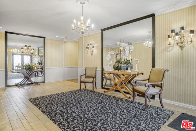 4401 Moorpark Way, Toluca Lake CA: https://media.crmls.org/mediaz/8a1d0438-579e-4d0f-9d15-cdad723c2b59.jpg
