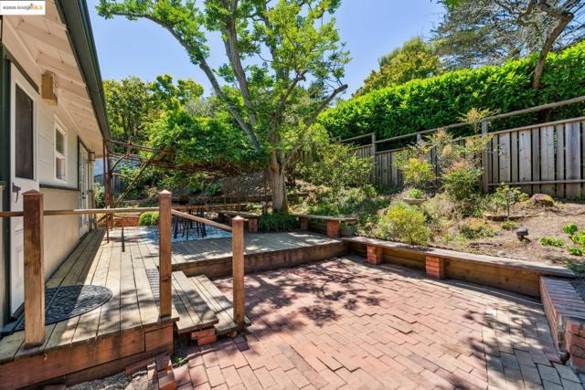 1023 Overlook Rd, Berkeley CA: https://media.crmls.org/mediaz/8a1d39d1-22b7-47c6-816d-dec007c45cb4.jpg