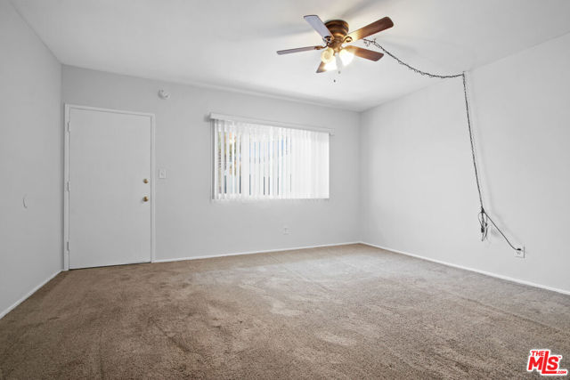 115 N Oak Street, Inglewood CA: https://media.crmls.org/mediaz/8a1d61d4-b32a-4fdb-adb1-e8a888ce5ca7.jpg