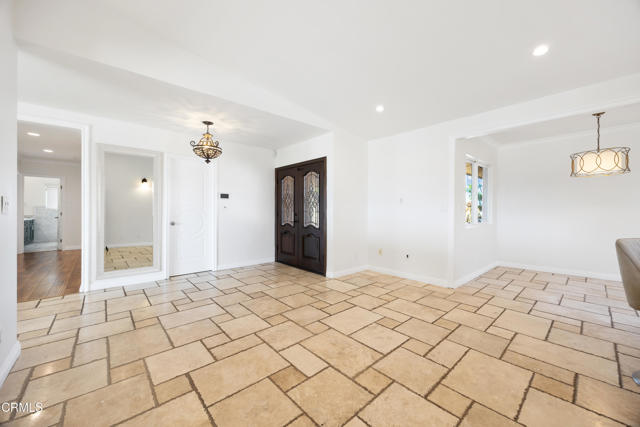 Detail Gallery Image 6 of 41 For 9350 Crystal View Dr, Los Angeles,  CA 91042 - 4 Beds | 3 Baths