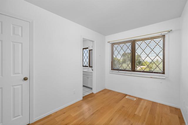 1440 Forest Avenue, Carlsbad CA: https://media.crmls.org/mediaz/8a1dcfe8-484c-421f-9d2f-4db59ea2210b.jpg