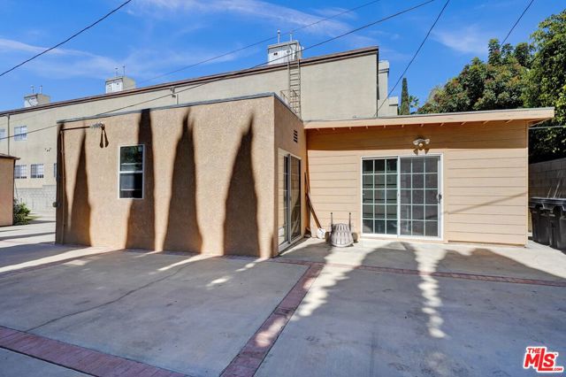 844 N Poinsettia Place, Los Angeles CA: https://media.crmls.org/mediaz/8a1df624-d5bb-46a4-9ac5-29274dd70192.jpg