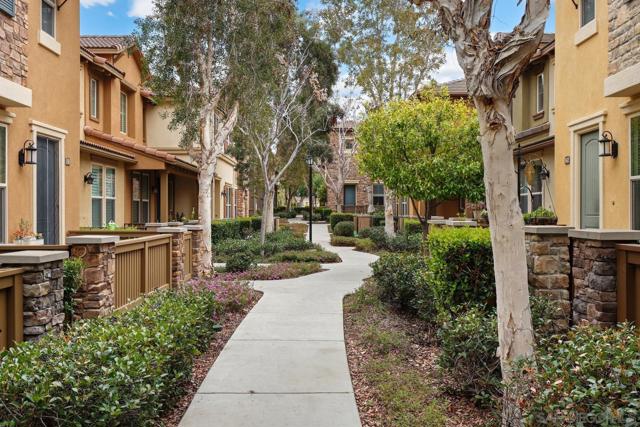 10653 Golden Willow, San Diego CA: https://media.crmls.org/mediaz/8a1e3485-84fc-4728-958e-f12ad629cef6.jpg
