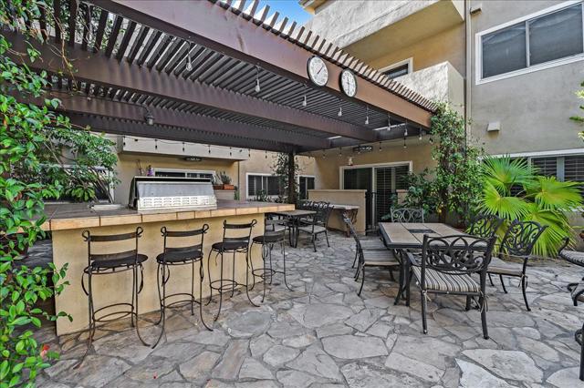 1203 N Sweetzer Avenue, West Hollywood CA: https://media.crmls.org/mediaz/8a1e4c67-ba51-4f28-ab4f-a301c7d53ea1.jpg