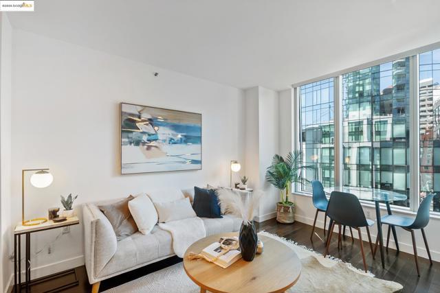 333 MAIN, San Francisco CA: https://media.crmls.org/mediaz/8a1e7d2f-3270-4e6a-9f12-9f9da0f7dda6.jpg