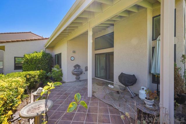 17706 Villamoura Dr, Poway CA: https://media.crmls.org/mediaz/8a1f9383-4468-41db-a0aa-6fbb79d2f6c0.jpg
