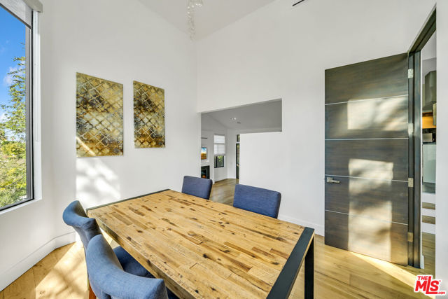 3026 PASSMORE Drive, Los Angeles CA: https://media.crmls.org/mediaz/8a1fb023-2118-4fbd-af7a-02c2ca75a839.jpg