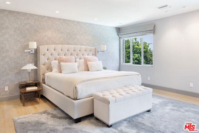 1256 Beverly Green Drive, Beverly Hills CA: https://media.crmls.org/mediaz/8a202cc1-470a-4864-b8c4-f678add4528a.jpg
