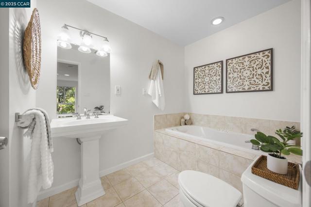 505 Ridgeview Ct, Pleasant Hill CA: https://media.crmls.org/mediaz/8a208fa8-6b38-4af9-bce2-7e75611cc3f3.jpg