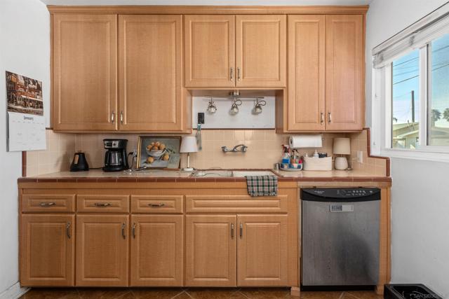 4830 4832 Utah St, San Diego CA: https://media.crmls.org/mediaz/8a21d2db-7821-4f39-9b7b-ab1914a622d8.jpg