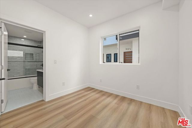 910 N Hudson Avenue, Los Angeles CA: https://media.crmls.org/mediaz/8a22a0f9-e768-4c20-be15-03a17dcecde9.jpg