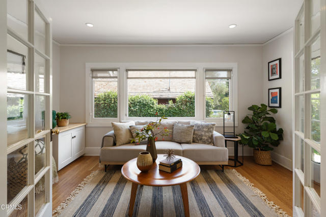 1036 N Chester Avenue, Pasadena CA: https://media.crmls.org/mediaz/8a22a15e-98ee-4340-8438-5aaf2aee69e3.jpg