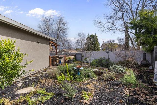 1980 Ponderosa Court, Hollister CA: https://media.crmls.org/mediaz/8a240fdb-1039-47d3-bc66-b1558f62d93c.jpg