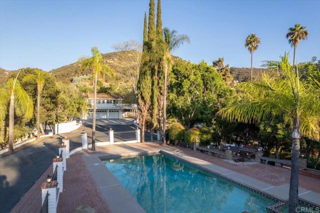 748 Old Oak Ridge, San Marcos CA: https://media.crmls.org/mediaz/8a2495ca-1995-4e37-9eee-daaa3fed55de.jpg