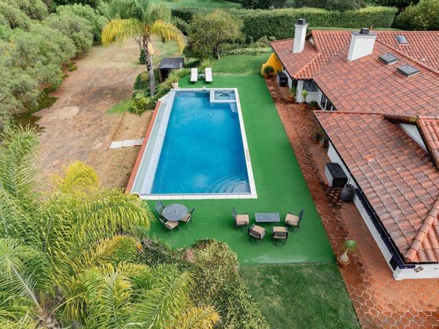 11 Country Glen Rd, Fallbrook CA: https://media.crmls.org/mediaz/8a25adcf-4dfc-473e-856a-8ce86b8c61b9.jpg