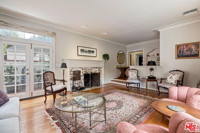 10798 Weyburn Avenue, Los Angeles CA: https://media.crmls.org/mediaz/8a2647ae-5481-4140-8054-b4c4e9aefebf.jpg