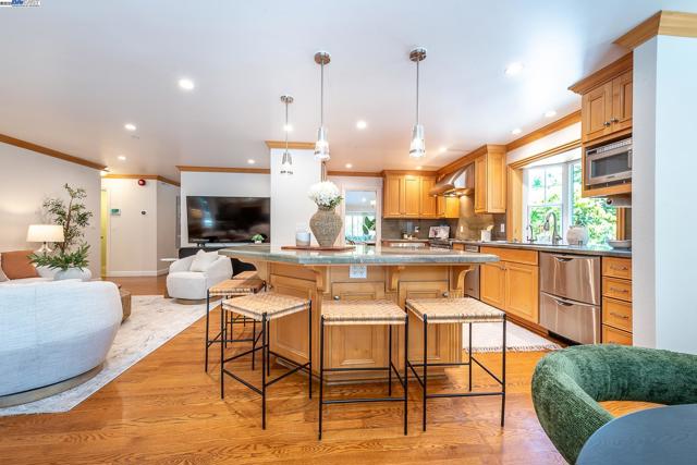 32760 Orick St, Union City CA: https://media.crmls.org/mediaz/8a26d54b-e50d-456c-93d5-c03f91e71acf.jpg