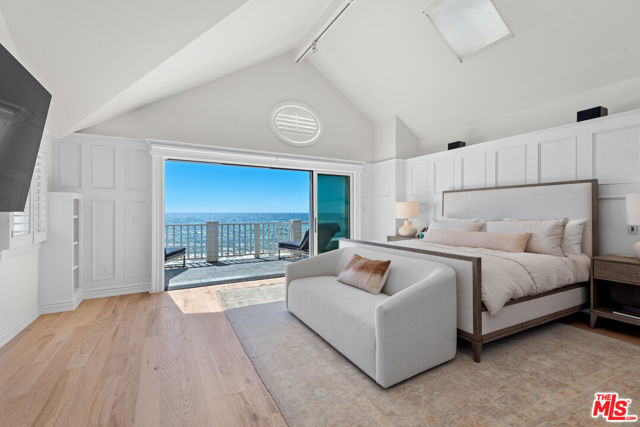 31656 Sea Level Drive, Malibu CA: https://media.crmls.org/mediaz/8a270f0e-49c8-4cca-a4c3-eee894fd645c.jpg