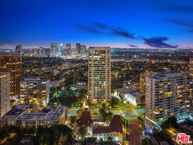 10490 Wilshire Boulevard, Los Angeles CA: https://media.crmls.org/mediaz/8a276813-114a-4e1e-aff7-2296f927ee60.jpg