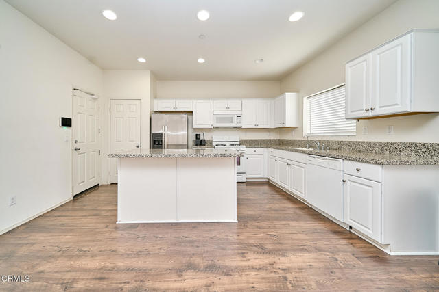 Detail Gallery Image 16 of 62 For 3193 Quarry Dr, Jurupa Valley,  CA 92509 - 4 Beds | 3 Baths