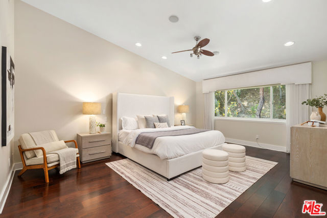 2771 Claray Drive, Los Angeles CA: https://media.crmls.org/mediaz/8a27d52f-1d4d-4883-8002-6a37ab46e444.jpg