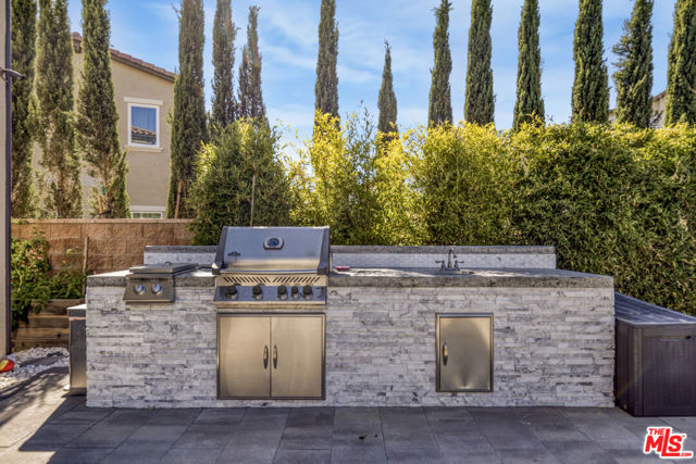 12333 N Finch Court, Porter Ranch CA: https://media.crmls.org/mediaz/8a2834d1-8fc8-4370-b35a-59fd35e14275.jpg