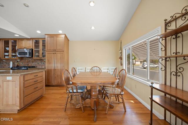 142 Poinsettia Gardens Drive, Ventura CA: https://media.crmls.org/mediaz/8a286572-db32-43fa-a617-9d08aaea9177.jpg
