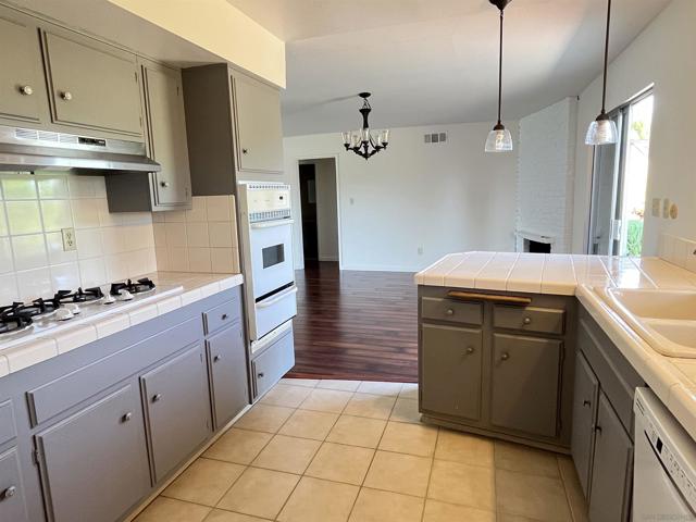 13343 Tarascan, Poway CA: https://media.crmls.org/mediaz/8a28b842-df2e-4939-93af-3ef22f0935a5.jpg