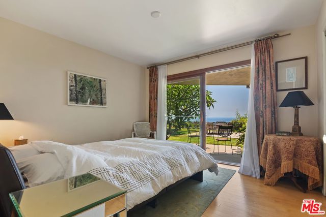1166 LAS PULGAS Place, Pacific Palisades CA: https://media.crmls.org/mediaz/8a290bef-c5e7-4a92-95ea-7ae96cef7750.jpg
