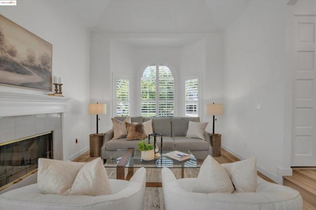 805 Devonshire Loop, Brentwood CA: https://media.crmls.org/mediaz/8a29a598-a959-418f-8361-834f913318e2.jpg
