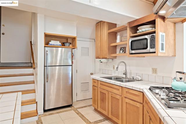 2871 Stephen Dr, Richmond CA: https://media.crmls.org/mediaz/8a29e953-b7b5-4cb9-9a7f-3f1a135d3715.jpg