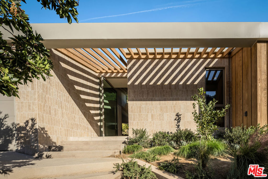 1600 Rising Glen Road